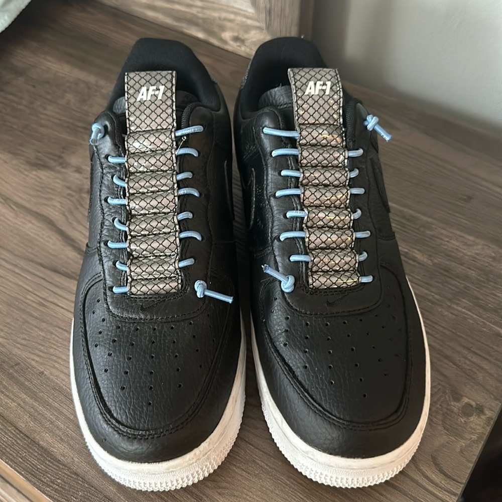Nike Air Force one size 9 women’s only work a couple of times.